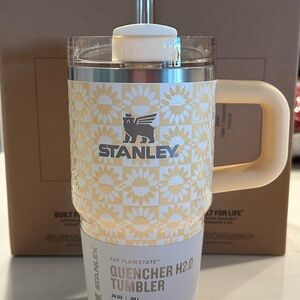 Stanley Butter Sunflower 20oz Quencher H2.0 Tumbler NEW